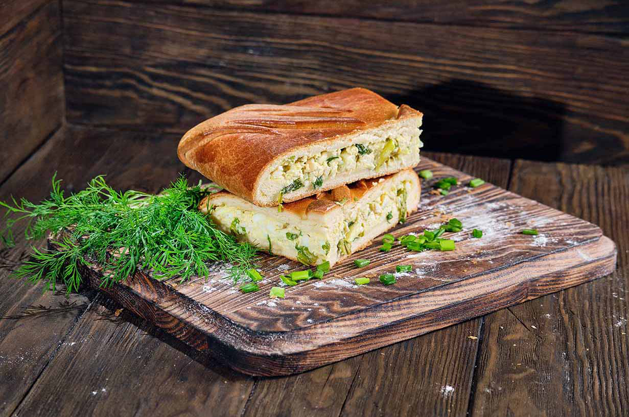 Заказать Пирог с зеленым луком и яйцом 1000 гр. в СПб цена в Лавка Пекаря